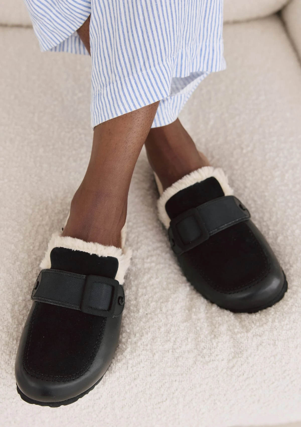 Comfy Classic - Cloafer Fur Black – Bild 2