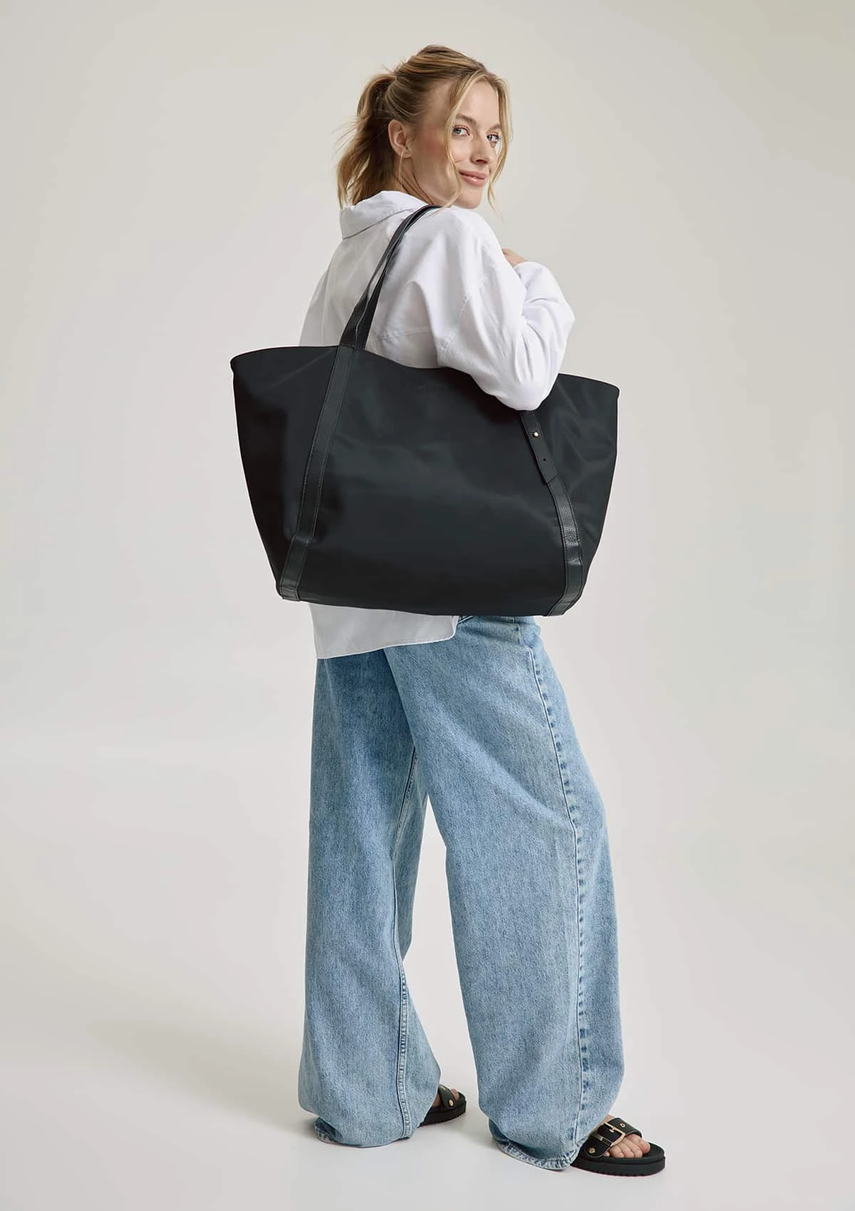 Pretty Wonder Nylon L - Black – Bild 2